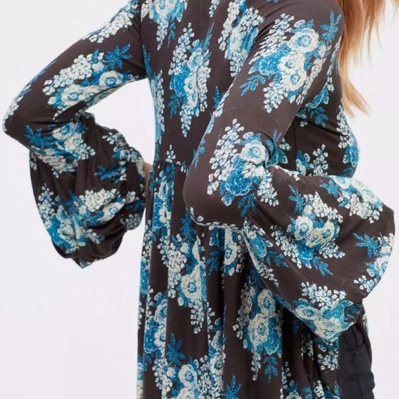 Free People Indigo Blue and Cream Floral long sleeve top!  M - Picture 4 of 8